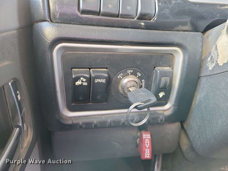 image for item DX7076 2008 Kenworth T800 semi truck