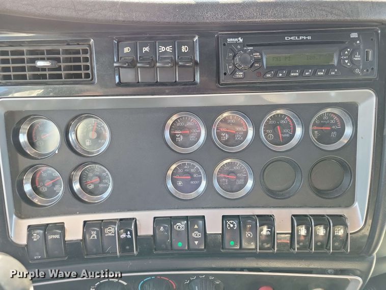 image for item DX7076 2008 Kenworth T800 semi truck