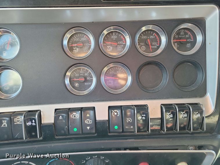 image for item DX7076 2008 Kenworth T800 semi truck