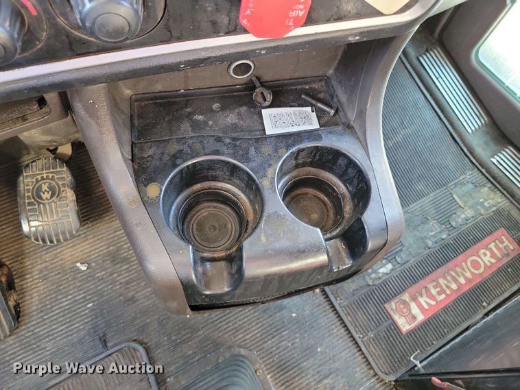 image for item DX7076 2008 Kenworth T800 semi truck