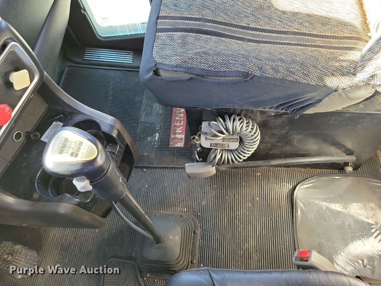 image for item DX7076 2008 Kenworth T800 semi truck