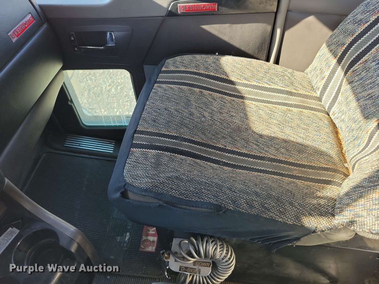 image for item DX7076 2008 Kenworth T800 semi truck