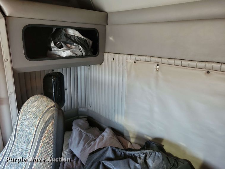 image for item DX7076 2008 Kenworth T800 semi truck