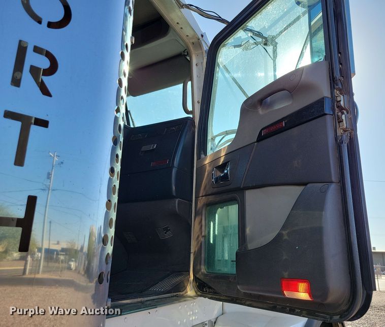 image for item DX7076 2008 Kenworth T800 semi truck