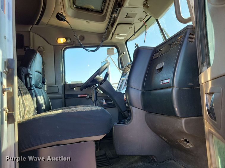image for item DX7076 2008 Kenworth T800 semi truck