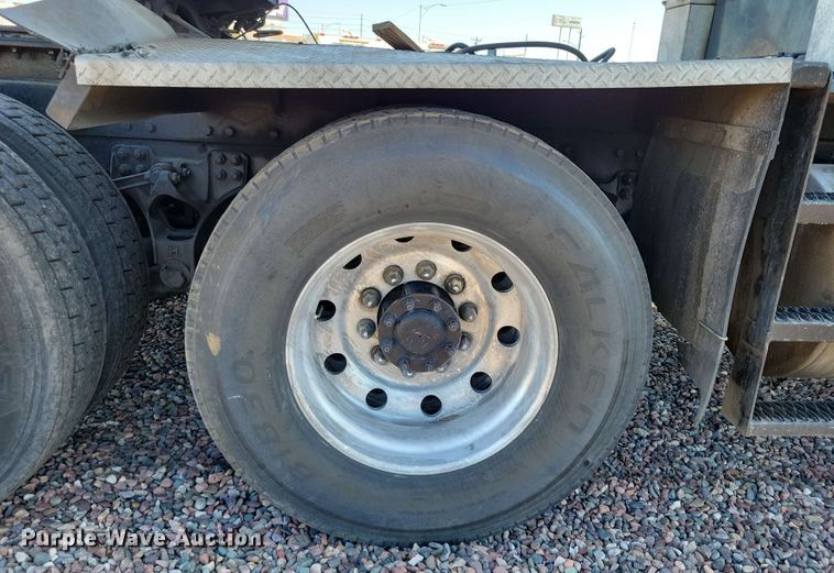 image for item DX7076 2008 Kenworth T800 semi truck