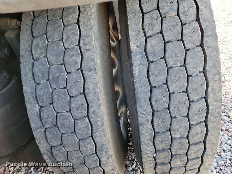 image for item DX7076 2008 Kenworth T800 semi truck