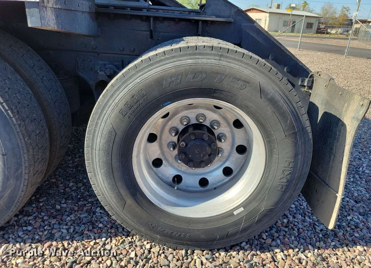 image for item DX7076 2008 Kenworth T800 semi truck