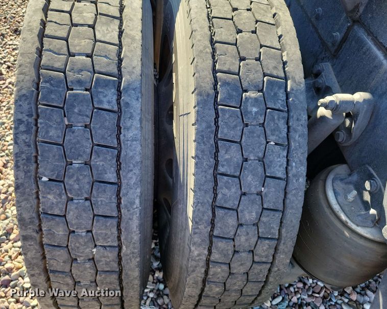 image for item DX7076 2008 Kenworth T800 semi truck