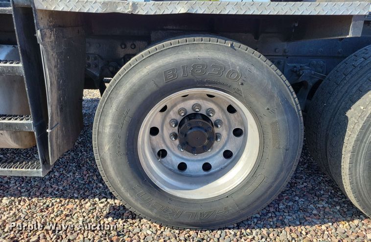 image for item DX7076 2008 Kenworth T800 semi truck