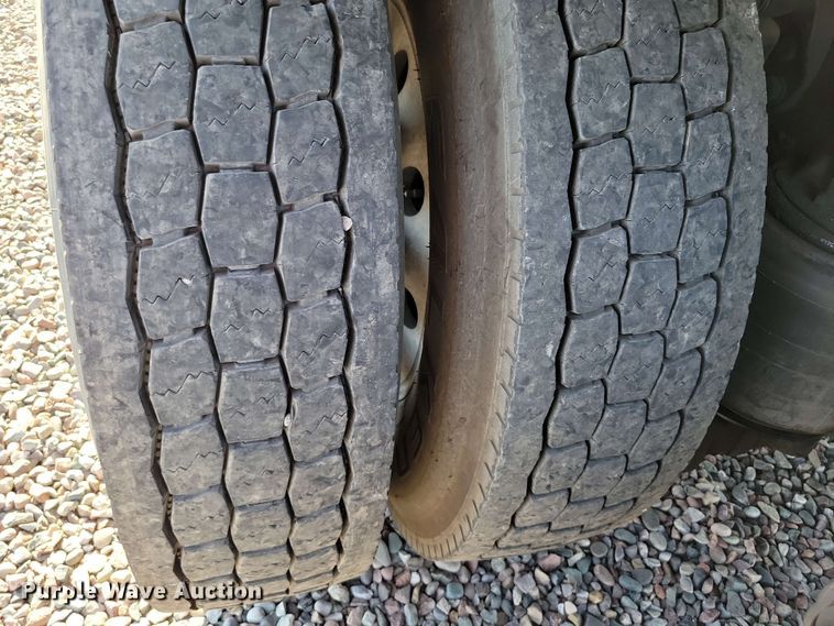 image for item DX7076 2008 Kenworth T800 semi truck