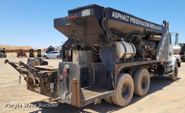 image for item DX7078 2000 Volvo WG Series asphalt slurry truck