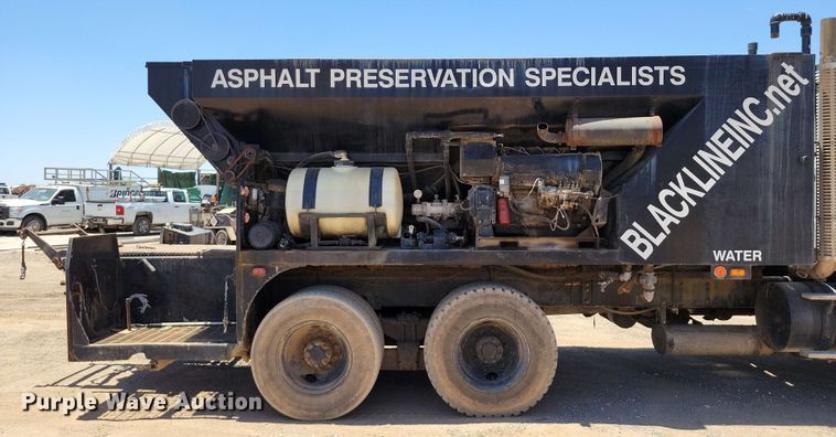 image for item DX7078 2000 Volvo WG Series asphalt slurry truck