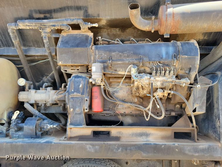 image for item DX7078 2000 Volvo WG Series asphalt slurry truck