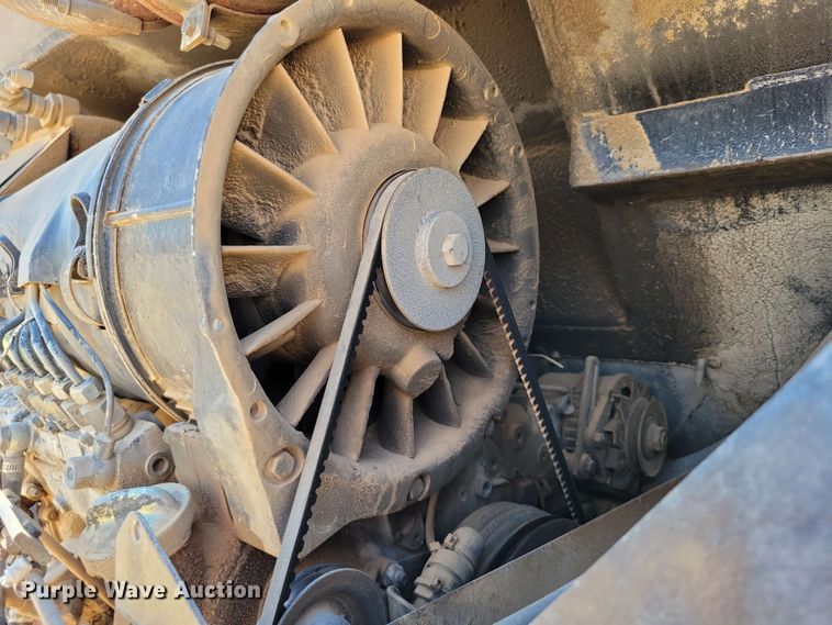 image for item DX7078 2000 Volvo WG Series asphalt slurry truck