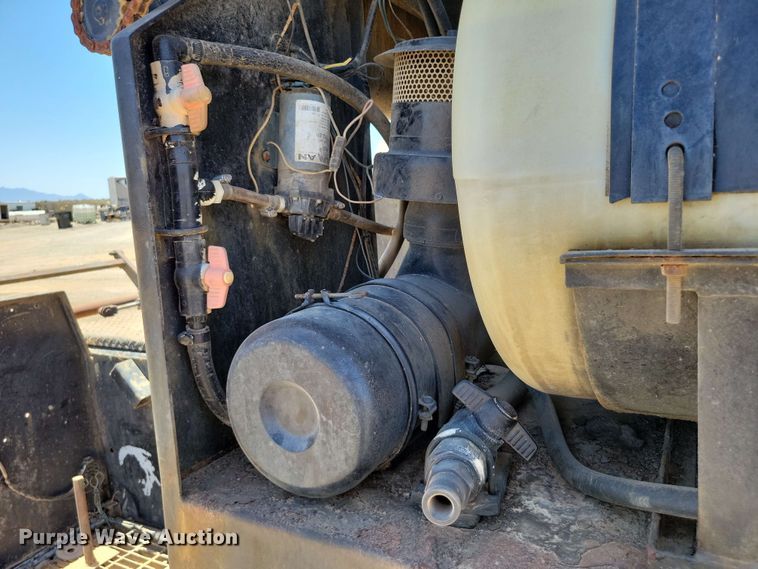 image for item DX7078 2000 Volvo WG Series asphalt slurry truck