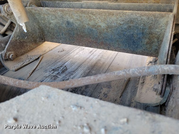 image for item DX7078 2000 Volvo WG Series asphalt slurry truck