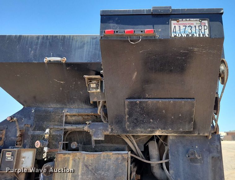 image for item DX7078 2000 Volvo WG Series asphalt slurry truck