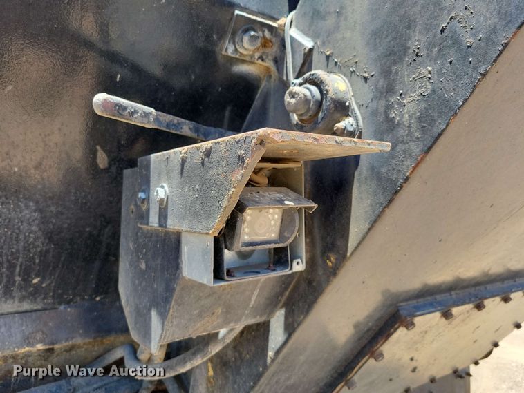 image for item DX7078 2000 Volvo WG Series asphalt slurry truck