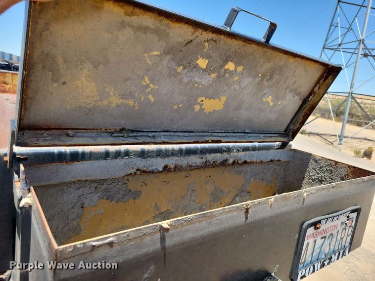 image for item DX7078 2000 Volvo WG Series asphalt slurry truck