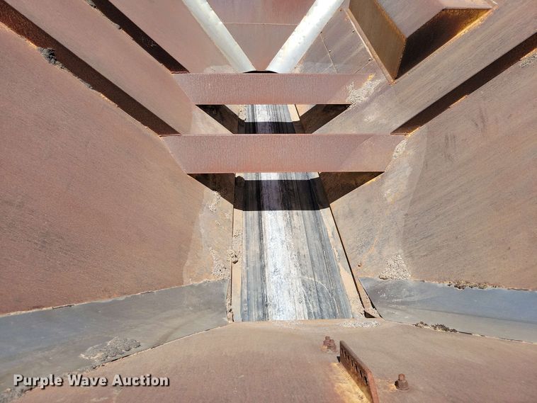 image for item DX7078 2000 Volvo WG Series asphalt slurry truck