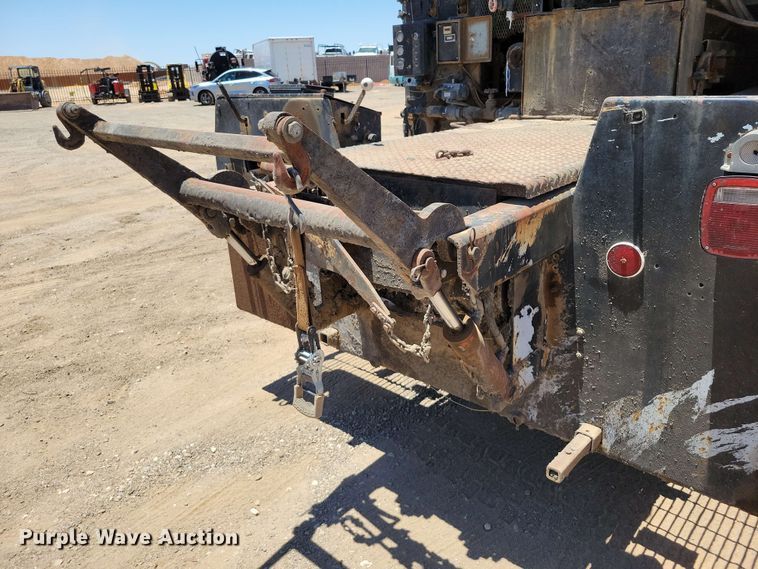 image for item DX7078 2000 Volvo WG Series asphalt slurry truck