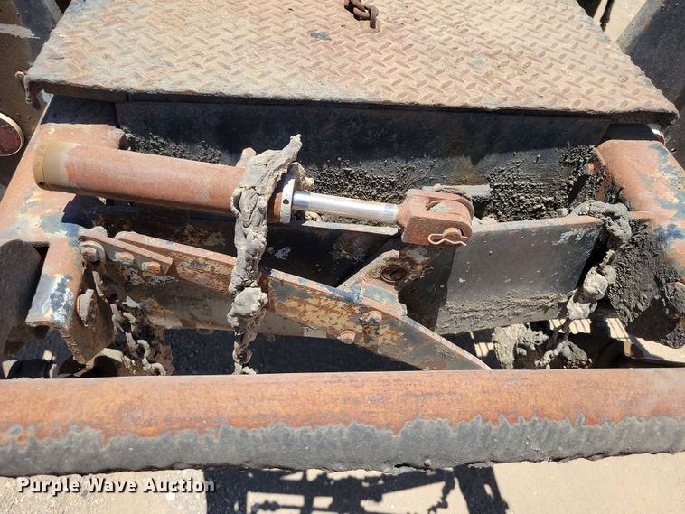 image for item DX7078 2000 Volvo WG Series asphalt slurry truck