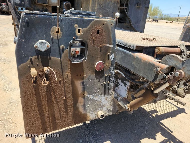 image for item DX7078 2000 Volvo WG Series asphalt slurry truck