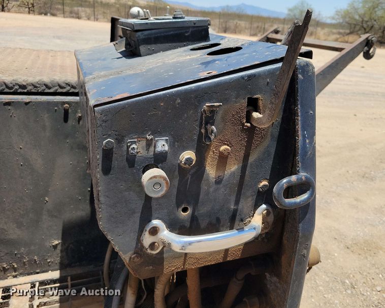 image for item DX7078 2000 Volvo WG Series asphalt slurry truck