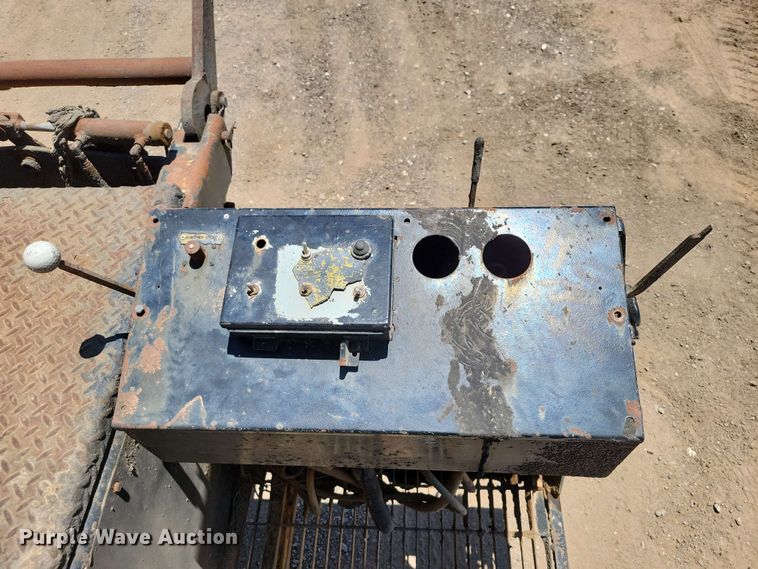 image for item DX7078 2000 Volvo WG Series asphalt slurry truck