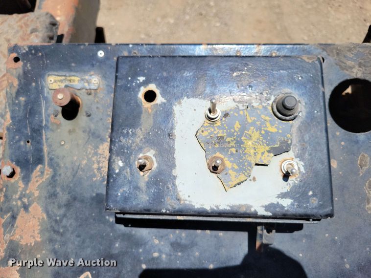 image for item DX7078 2000 Volvo WG Series asphalt slurry truck