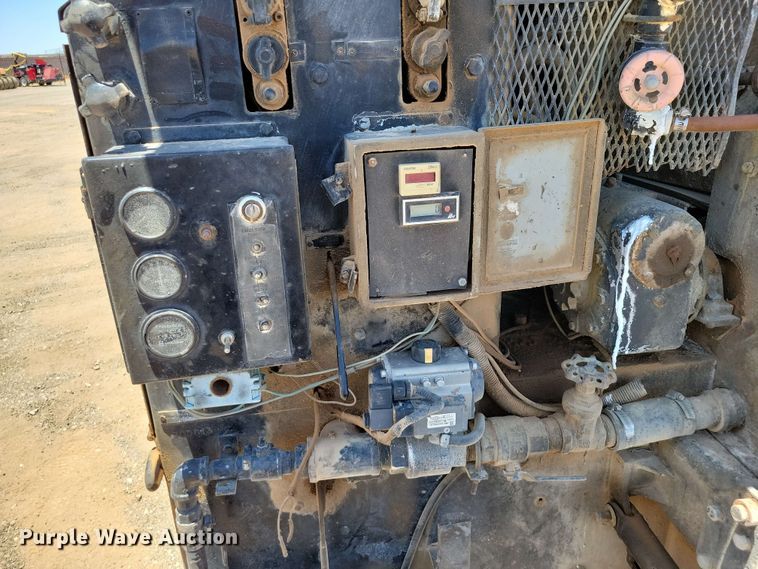 image for item DX7078 2000 Volvo WG Series asphalt slurry truck