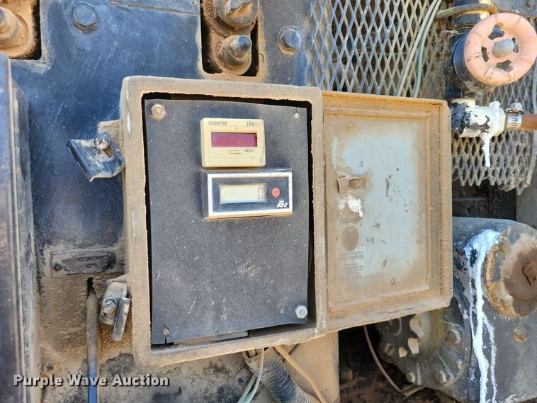 image for item DX7078 2000 Volvo WG Series asphalt slurry truck