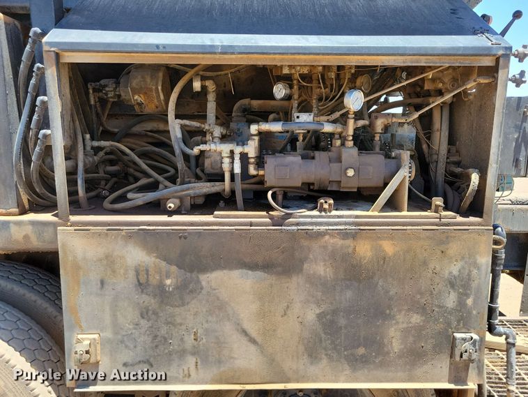 image for item DX7078 2000 Volvo WG Series asphalt slurry truck