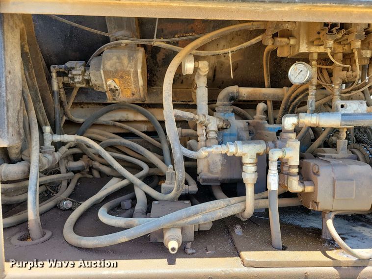 image for item DX7078 2000 Volvo WG Series asphalt slurry truck