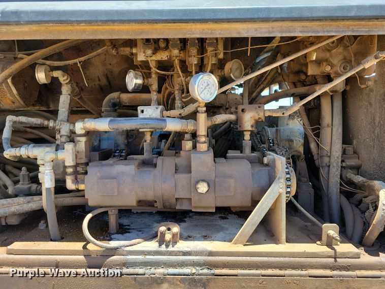 image for item DX7078 2000 Volvo WG Series asphalt slurry truck