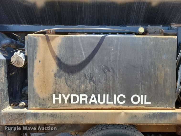 image for item DX7078 2000 Volvo WG Series asphalt slurry truck