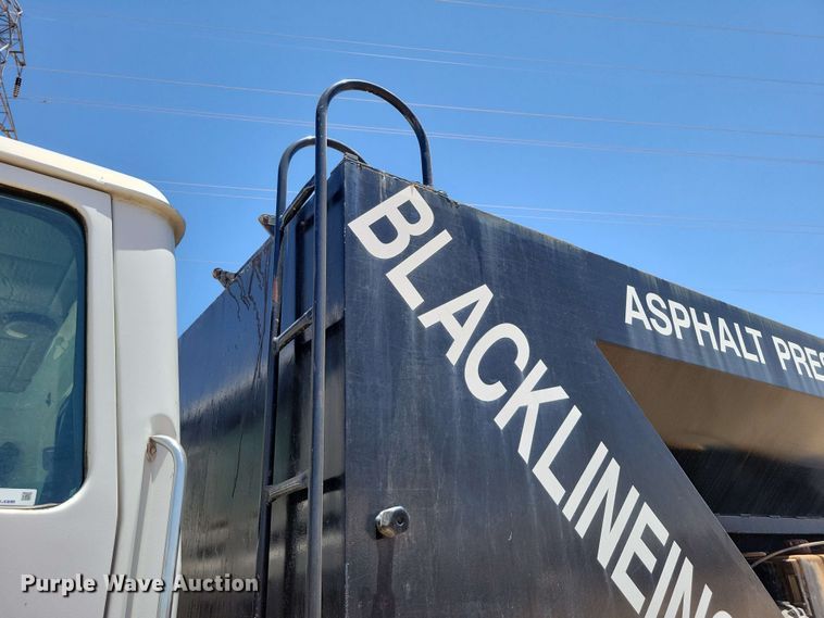 image for item DX7078 2000 Volvo WG Series asphalt slurry truck