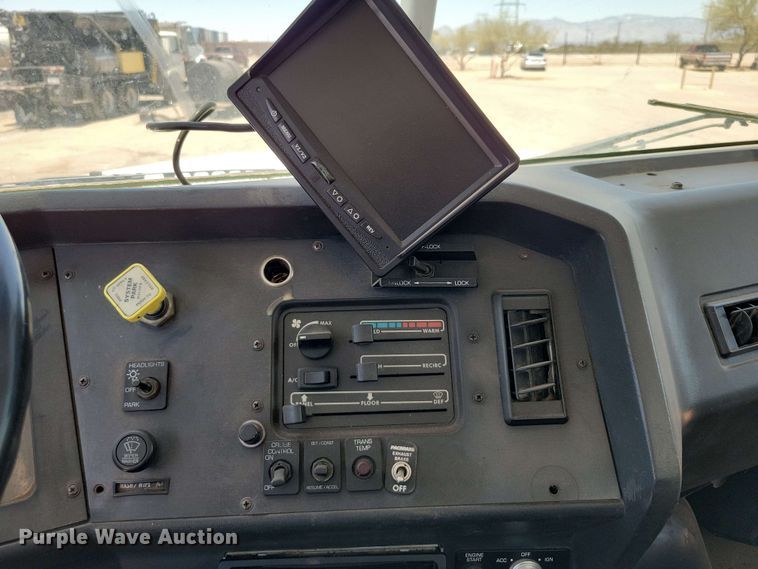 image for item DX7078 2000 Volvo WG Series asphalt slurry truck