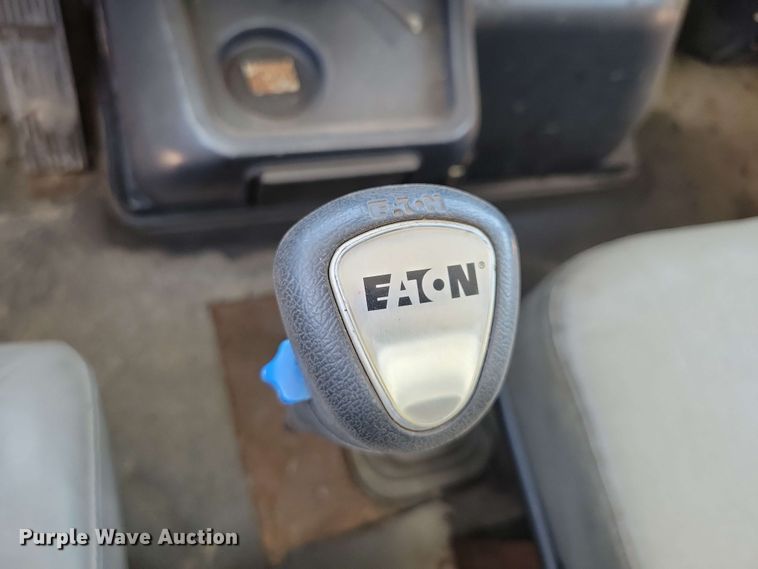 image for item DX7078 2000 Volvo WG Series asphalt slurry truck