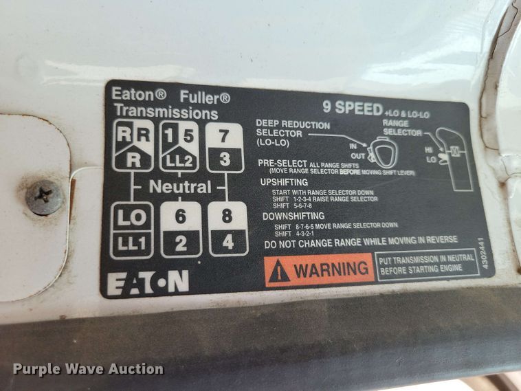 image for item DX7078 2000 Volvo WG Series asphalt slurry truck