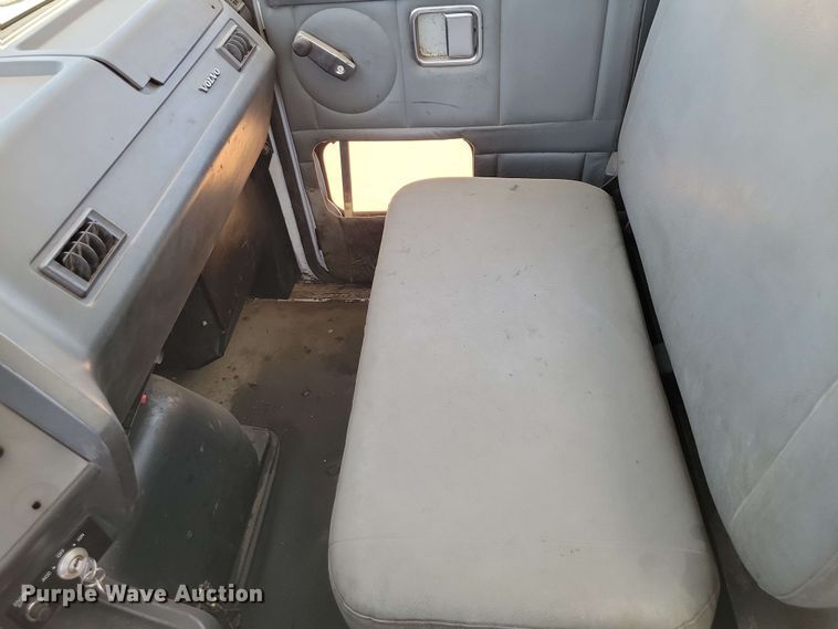 image for item DX7078 2000 Volvo WG Series asphalt slurry truck