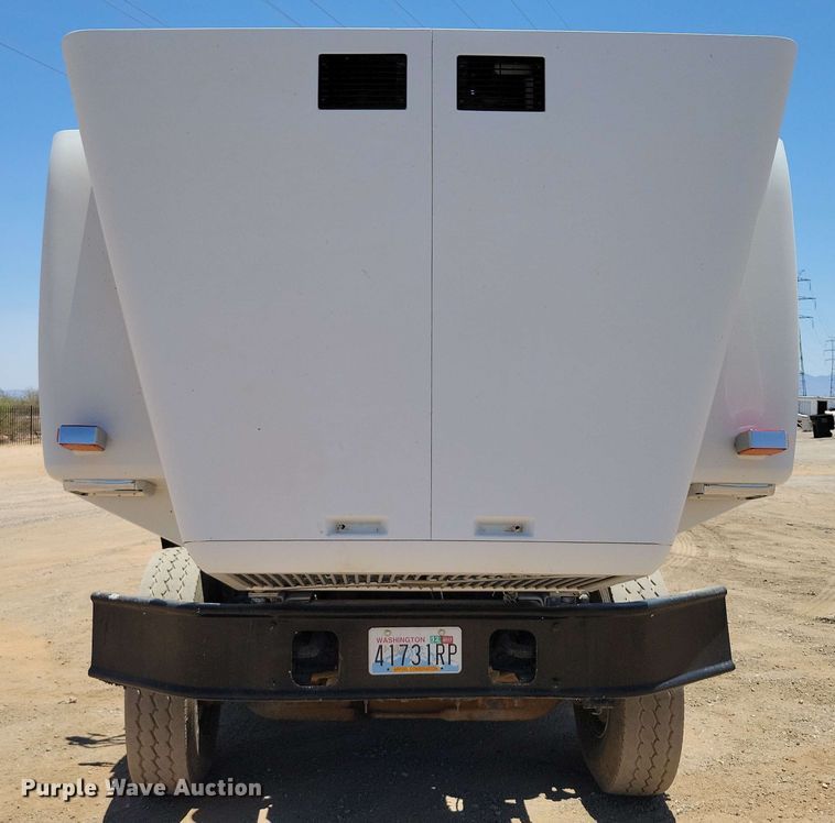 image for item DX7078 2000 Volvo WG Series asphalt slurry truck