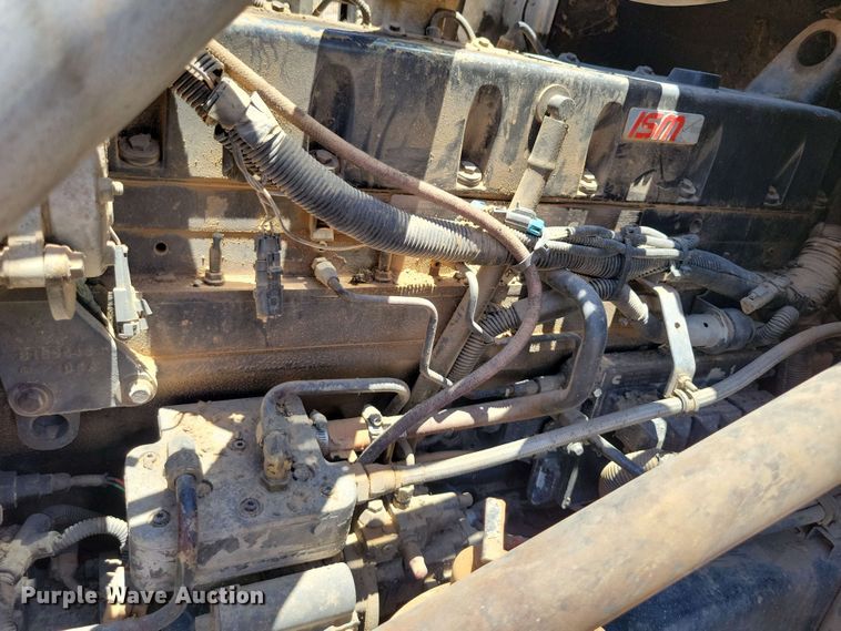 image for item DX7078 2000 Volvo WG Series asphalt slurry truck