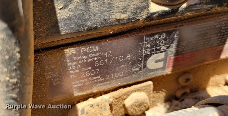 image for item DX7078 2000 Volvo WG Series asphalt slurry truck