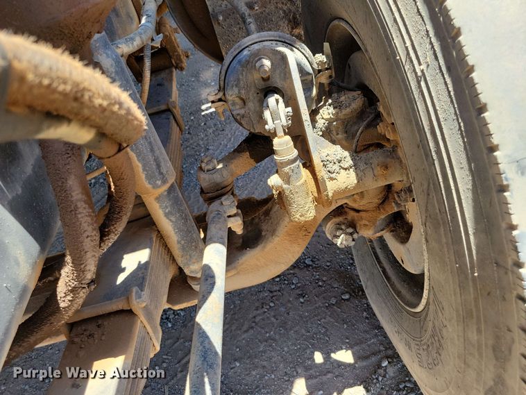 image for item DX7078 2000 Volvo WG Series asphalt slurry truck