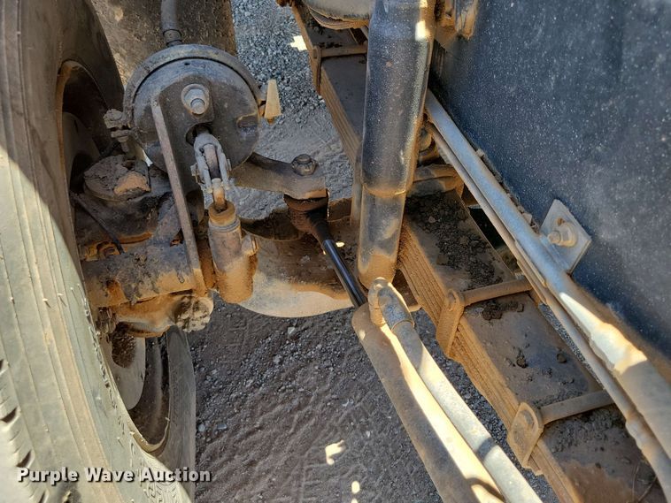 image for item DX7078 2000 Volvo WG Series asphalt slurry truck