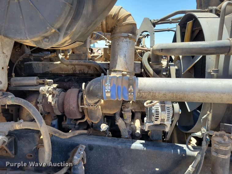 image for item DX7078 2000 Volvo WG Series asphalt slurry truck