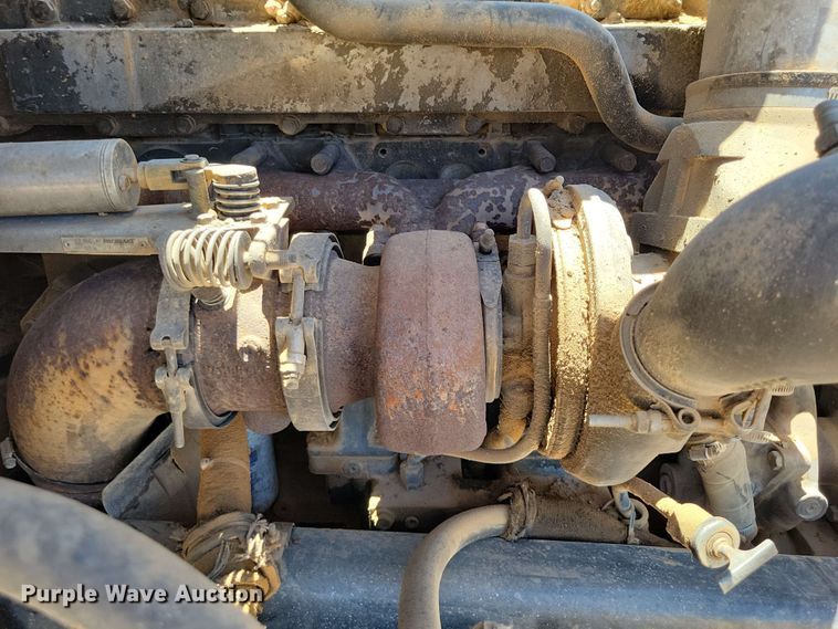 image for item DX7078 2000 Volvo WG Series asphalt slurry truck