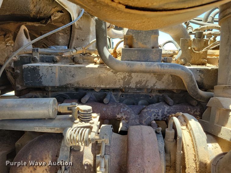 image for item DX7078 2000 Volvo WG Series asphalt slurry truck